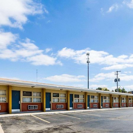 Econo Lodge Topeka Exterior photo