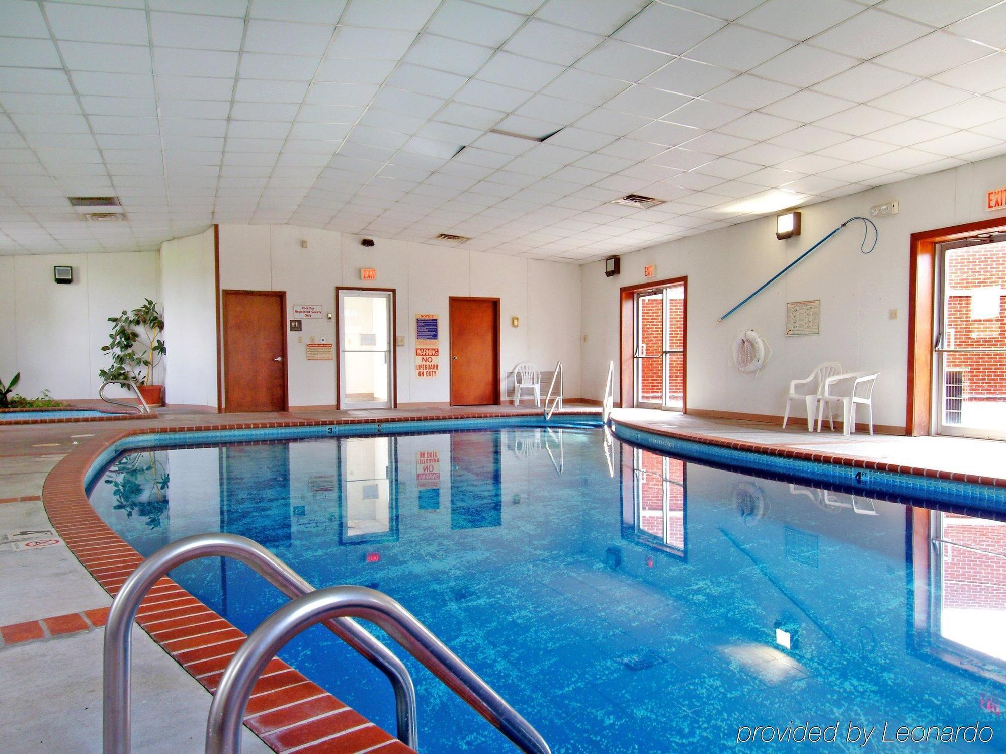 Econo Lodge Topeka Facilities photo