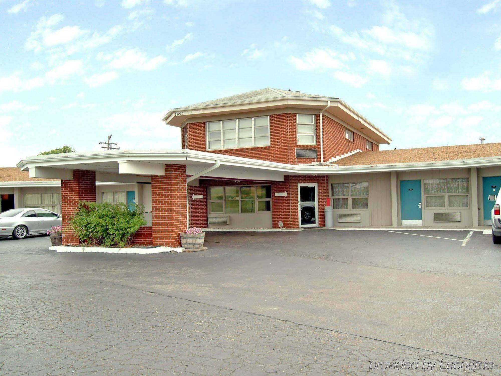 Econo Lodge Topeka Exterior photo