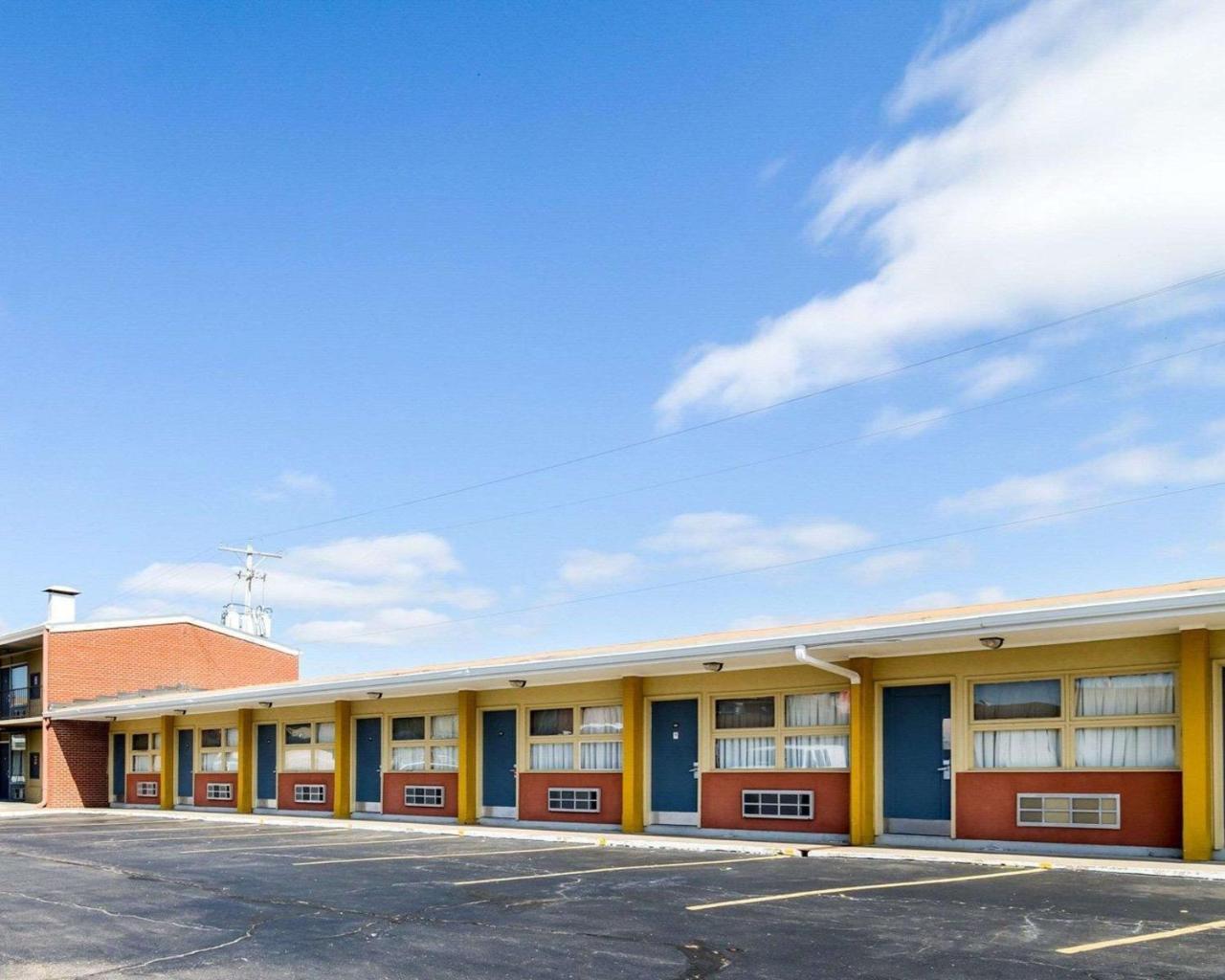 Econo Lodge Topeka Exterior photo