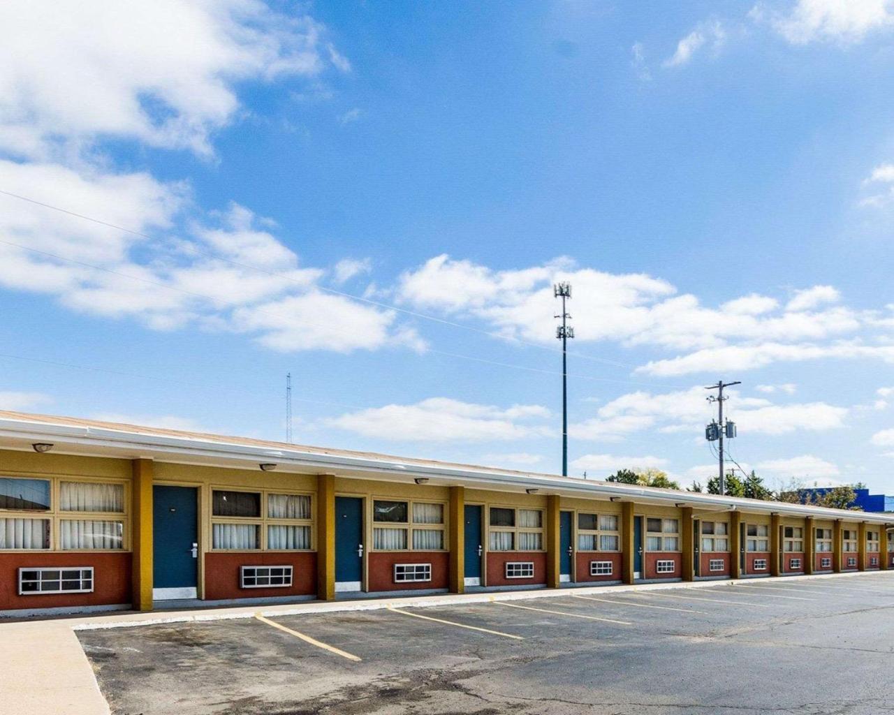 Econo Lodge Topeka Exterior photo