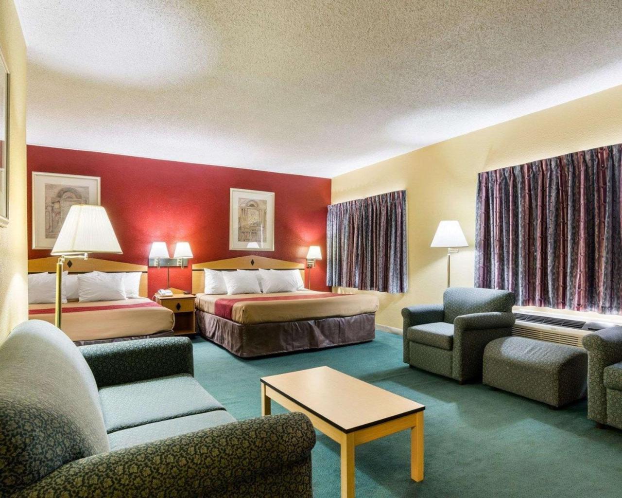 Econo Lodge Topeka Exterior photo